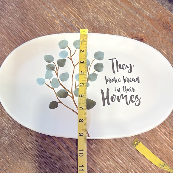 Home Decor “broke bread “collection New Beautiful Cream W/ shades of sage green - Picture 6 of 7